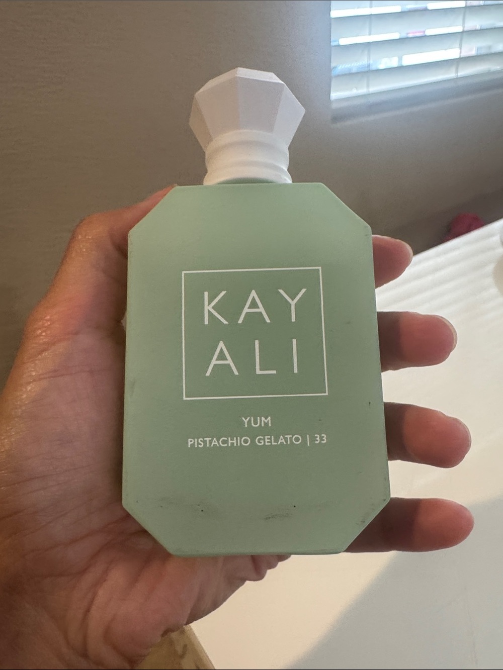Kayali Yum Pistachio Gelato 33 Fragrance - Green - Picture 4 of 5